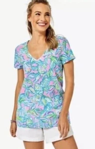 BRAND NEW LILLY PULITZER ETTA V-NECK T-SHIRT XS! - Picture 1 of 9