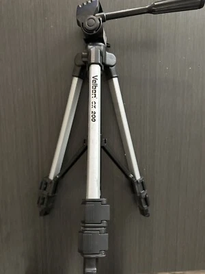 Velbon CX-200 Lightweight Photo and Video Tripod CX 200 Good Condition - Image 1 of 4