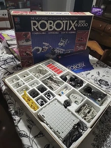 🔥🔥SISTEMA DE CONSTRUCCIÓN MODULAR MOTORIZADO SERIE ROBOTIX R-2000 1984 VINTAGE ¡CON CAJA!! - Imagen 1 de 22