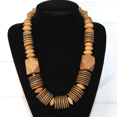 Gargantilla gruesa boho vintage collar de cuentas de madera pulida con cuentas de madera de los años 70 Foto 1 de 4