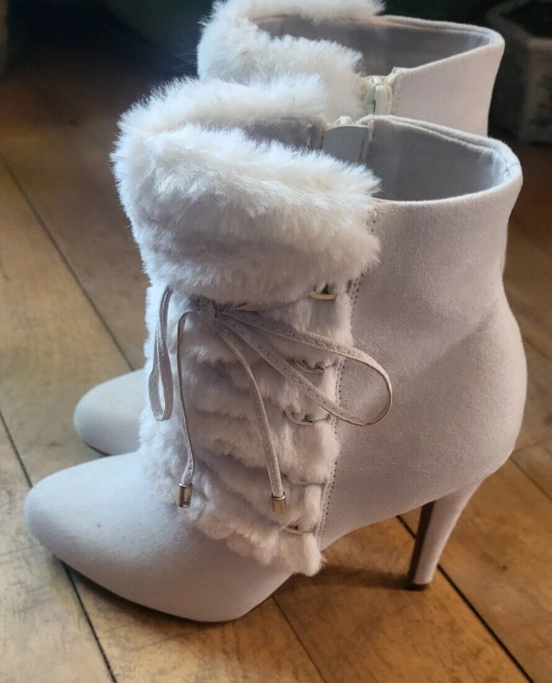 BOTINES BLANCOS STILETTO GAMUZA/PIEL - NUEVOS Foto 1 de 1