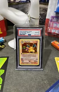 Porte-clés Charizard Pokemon - Mini dalle sans ombre LIMITÉE 1ère ÉDITION PSA - Photo 1 sur 12