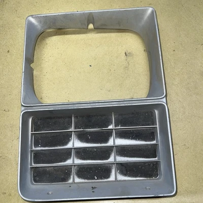 81-82 雪佛兰 c10 车头灯边框 (X120/G1005) (1件) — 第 1/3 张图片