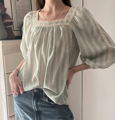 Camisa feminina Lauren Conrad LC pequena manga 3/4 listrada gola quadrada mistura de rayon - Imagem 1 de 4