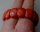 Schönes elastisches Armband mit China Rotmeer Koralle 32 gr. 1,7 cm. Breit