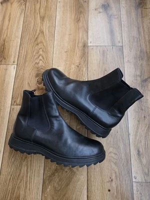 PRADA BRIXXEN LEATHER ANKLE BOOTS SIZE 41 EU, 8 US,  7 UK  - Image 1 of 4