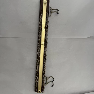 Organizador de cinturón bufanda corbata madera y latón vintage hecho en EE. UU. 36 ganchos Foto 1 de 4