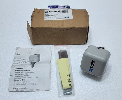 York 024W26116-002 Flow Switch 334813, Nylon Male - Image 1 of 4