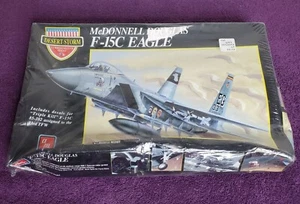 AMT 8701 McDonnell Douglas Desert Storm F-15C Eagle 1/72 Kit (FACTORY SEALED) - Picture 1 of 6