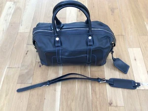 ASTON MARTIN VANTAGE LARGE LEATHER HOLDALL LUGGAGE BAG BLACK/BLUE GENUINE AM - Picture 1 of 7