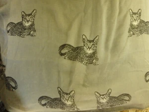 Bufanda, gatos negros, material viscosa 32" por 72", está a mitad de precio ahora, es marrón claro - Imagen 1 de 4