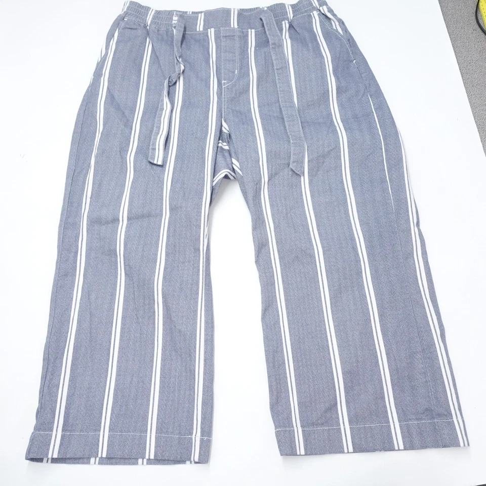 Pantalones cortos Signature By Levi Strauss & Co para mujer 20 azules blancos a rayas elásticos Foto 1 de 4