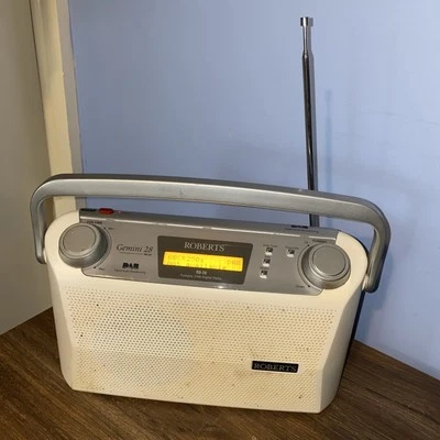 Rádio digital Roberts Radio FM RDS/DAB Gemini 28 RD-28 com cabo de alimentação. - Imagem 1 de 4