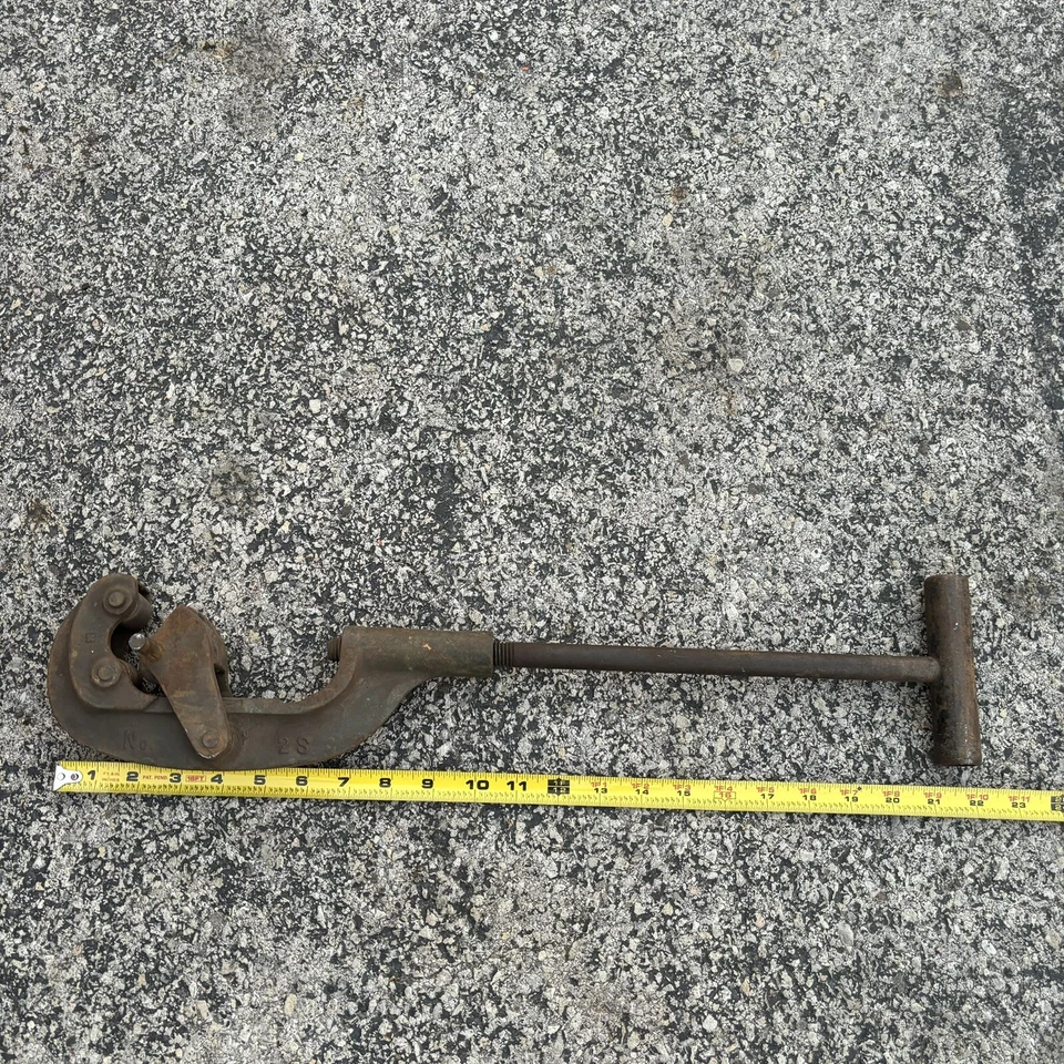 Vintage Sears Roebuck No. 2-S Heavy Duty Large Pipe Cutter - Bolt Coming Out - Image 1 of 4