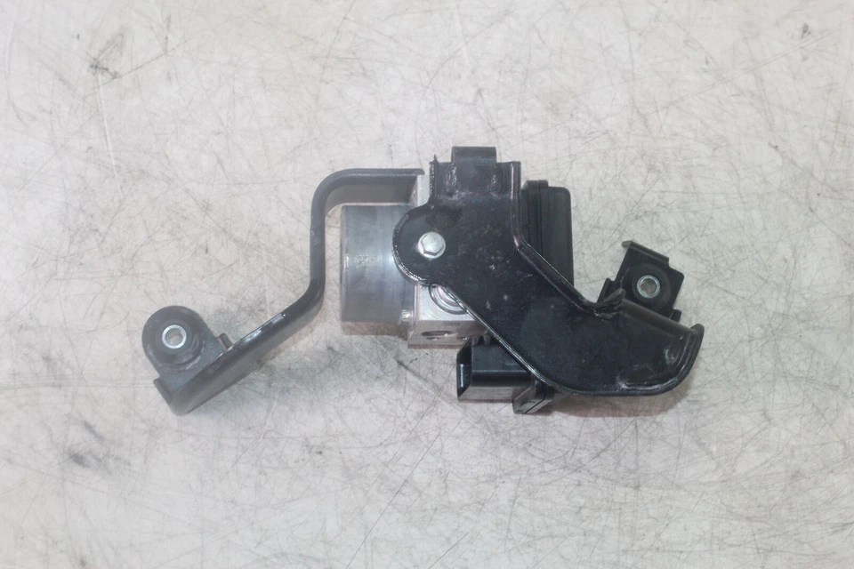 17-20 铃木 Gsxs 1000 Abs 泵单元模块 55610-04k00 — 第 1/4 张图片