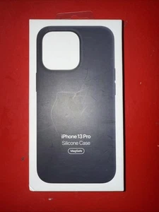 Apple Silicone Case with MagSafe for iPhone 13 Pro - Midnight - Photo 1 sur 2