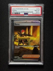 PSA 8 MC Pokemon Penny #252 Scarlatto e Viola ERRORE DI TAGLIO - Foto 1 di 2