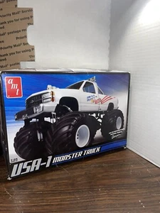 1988 CHEVY SILVERADO USA-1 MONSTER TRUCK AMT ROUND 2 OPEN BOX 1/25 SEALED INSIDE - Picture 1 of 10