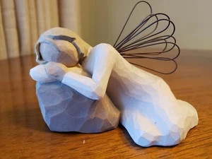 Figura de sauce ángel soñador 4" de largo por 2 1/2" de alto - Imagen 1 de 4