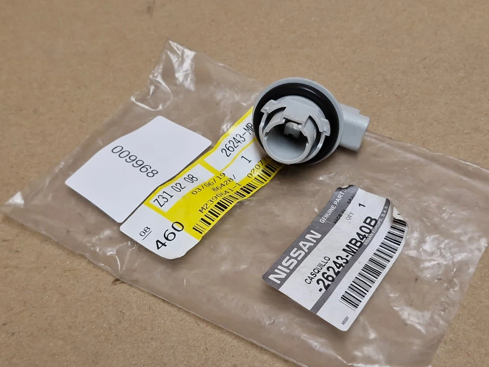 Enchufe de faro Nissan Cabstar F24M 2016-en 26243MB40B genuino nuevo OEM Foto 1 de 4