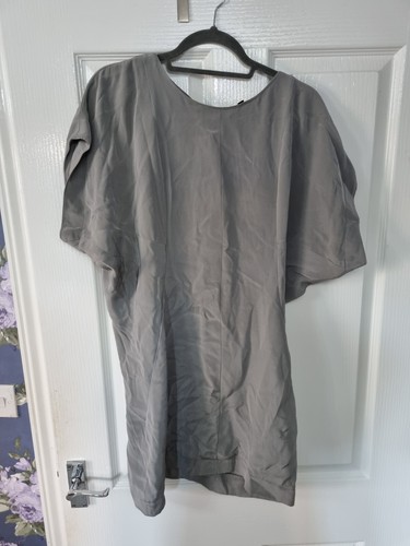 Abito Balenciaga grigio seta manica corta taglia 450 sterline