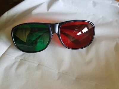 1 pair Red/Green Plastic framed 3D glasses. Print or Photo - Image 1 of 4