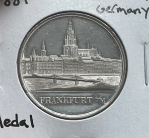 Pequeña medalla de metal blanco 1881 Frankfurt Alemania - Exposición balneológica - Imagen 1 de 2