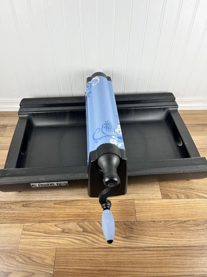 Sizzix Big Shot Pro Die Cutting Machine HUGE - Image 1 of 4