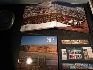KÖNIGLICHE POST JAHRBUCH 31 = 2014 KOMPLETT POSTFRISCH BRIEFMARKEN = NENNWERT 154,56£ ZU 60% - Bild 1 von 13