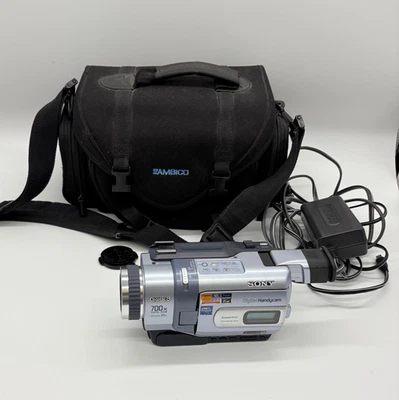 Sony Digital 8 Handycam DCRTRV240 NTSC Camcorder 700x Digital Zoom 25x - Image 1 of 4