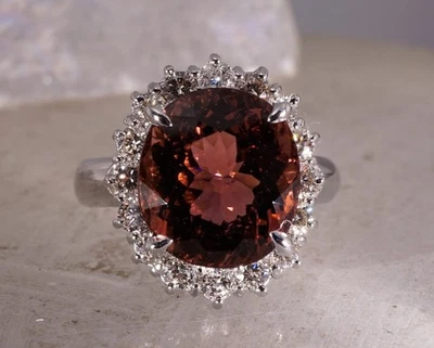 Кольцо с розовым турмалином 6,33 карата, чистое белое золото 14 карат с бриллиантами общим весом 0,87 карата - Изображение 1 из 4