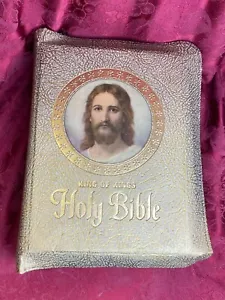 Vtg 1958 Holy Bible King Of Kings Clarified Ed Gold Cover Religious Collectible - Picture 1 of 13