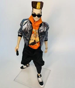 MUÑECA POSABLE 13” ÚNICA EN SU CLASE VAINILLA ICE/ROB VAN WINKLE INSPIRADA EN LA DÉCADA DE 1990 - Imagen 1 de 8