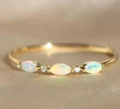 Anillo de piedras preciosas de moissanita de ópalo de fuego natural de oro macizo de 10 k tamaño de joyería disponible Foto 1 de 4