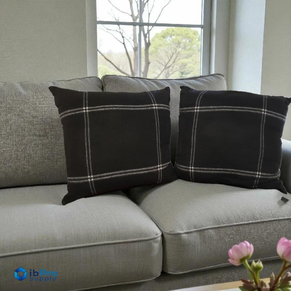 Par de travesseiros xadrez 100% lã merino Holiday Banana Republic com inserção para baixo - Imagem 1 de 4