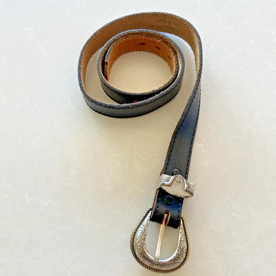 CINTURÓN CONCHO DE CUERO NEGRO BRILLANTE VINTAGE HEBILLA DE METAL PLATEADO Foto 1 de 4