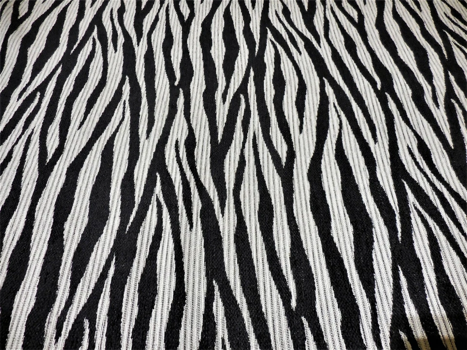 "Tela de tapicería de chenilla tejida negra cebra Valdese Weavers 56"" de ancho por yarda" Foto 1 de 4