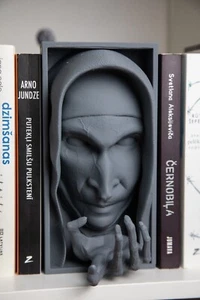 Scary Demon Valak The Nun Horror Movie Bookend, The Conjuring Universe Inspired - Picture 1 of 11