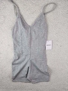 ¡NUEVO CON ETIQUETAS! Mono mameluco cami activo gris Forever 21 XS para mujer - Imagen 1 de 2