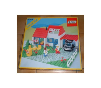 LEGO  Set 6349 Vacation House Home, Beach House, Second Home Villa Cottage - Image 1 of 2