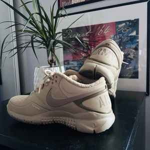 Größe 10 - Nike Trainer 1.3 Mid Shield Rivalry Pack - Army 2011 - Bild 1 von 8