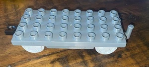 Lego Duplo Eisenbahn Waggon Anhänger Basis 4x8 grau - Bild 1 von 3
