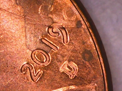 2019 D Shield Penny with light imprint Obverse -Die Crack on Reverse - Image 1 of 4