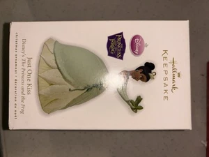 2010 Hallmark Keepsake - JUST ONE KISS - DISNEY The Princess and the Frog TIANA - Picture 1 of 1