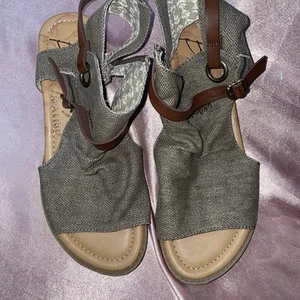 Blowfish Bella Size 9 Zip Up Canvas Gladiator Sandal Shoes Dark Taupe - Picture 1 of 7