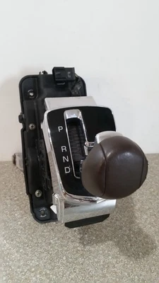 2007-2009 Cadillac SRX Automatic Transmission Gear Shift Lever Assembly 19150327 - Image 1 of 4