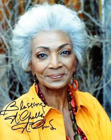NICHELLE NICHOLS as Nana Dawson - Heroes GENUINE SIGNED AUTOGRAPH Cover