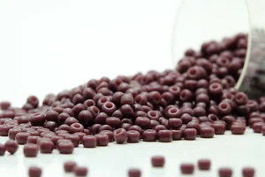 Miyuki Round Rocailles 11/0 Opaque Maroon Seed Bead RR-497 - Picture 1 of 2