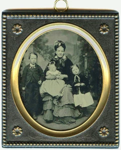 RETRATO FOTO AMBROTIPO DE LA ERA DE LA GUERRA CIVIL 1/4 DE MADRE Y TRES HIJOS - Imagen 1 de 3