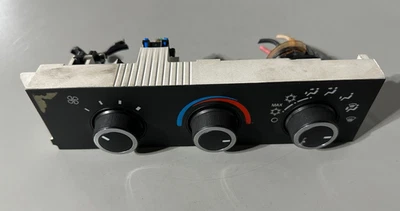 2008-2018 Chevy Express Van Heater A/C Climate Temperature Control 15773678 - Image 1 of 4